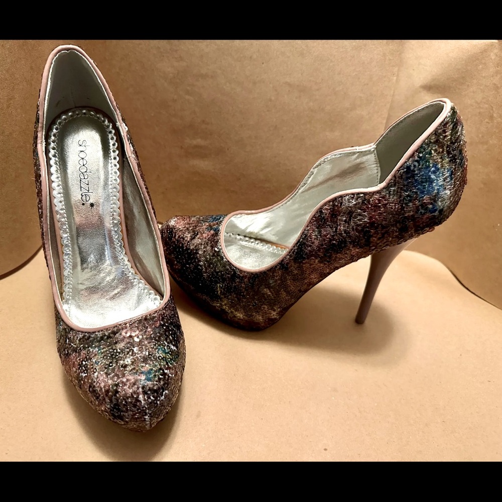 Shoedazzle Roula Women’s All over Sequined Platform Heals. Size 7.5 New in Box